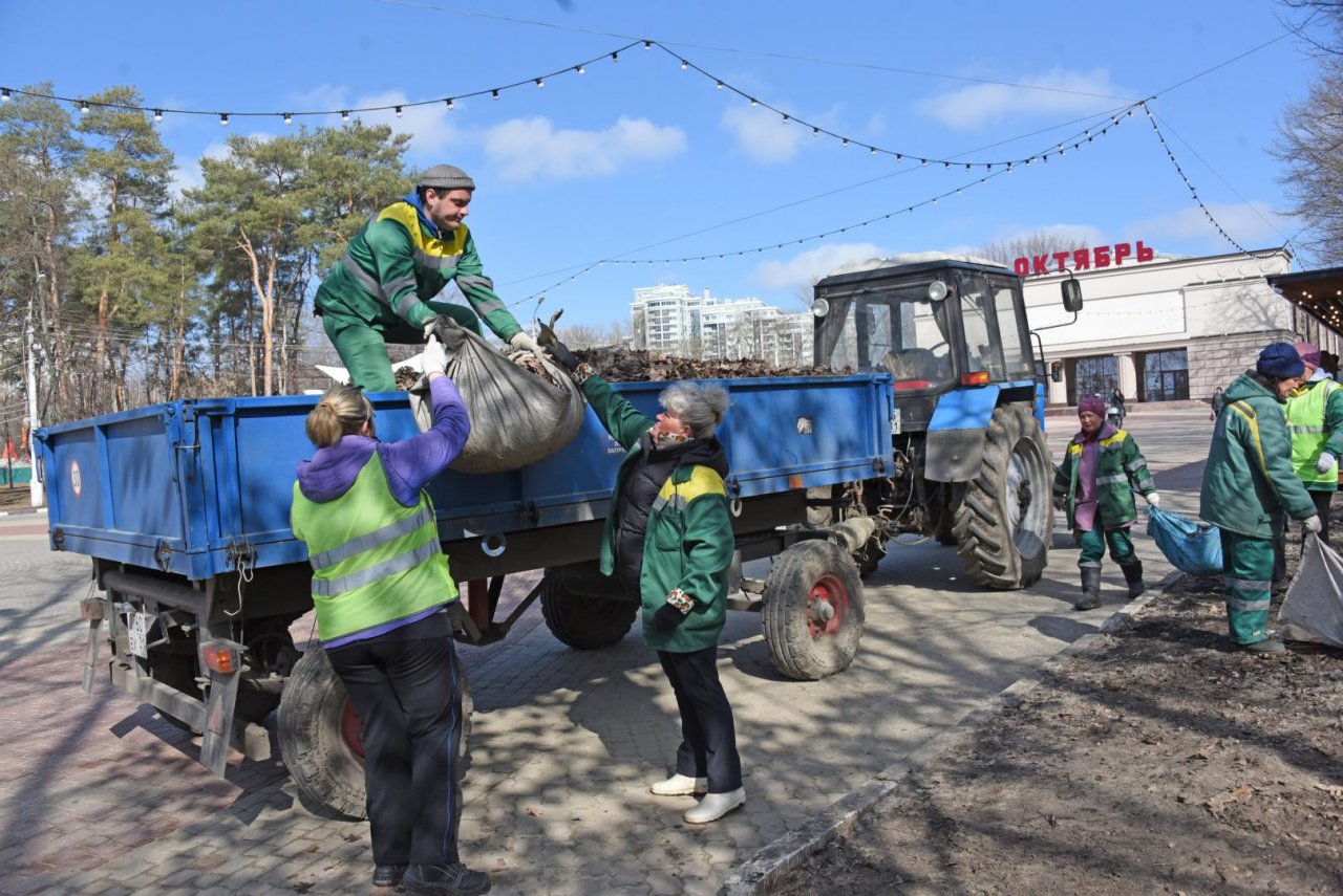 В Белгороде приступили к весенней уборке города | Региональный  расчетно-кассовый центр г. Белгорода